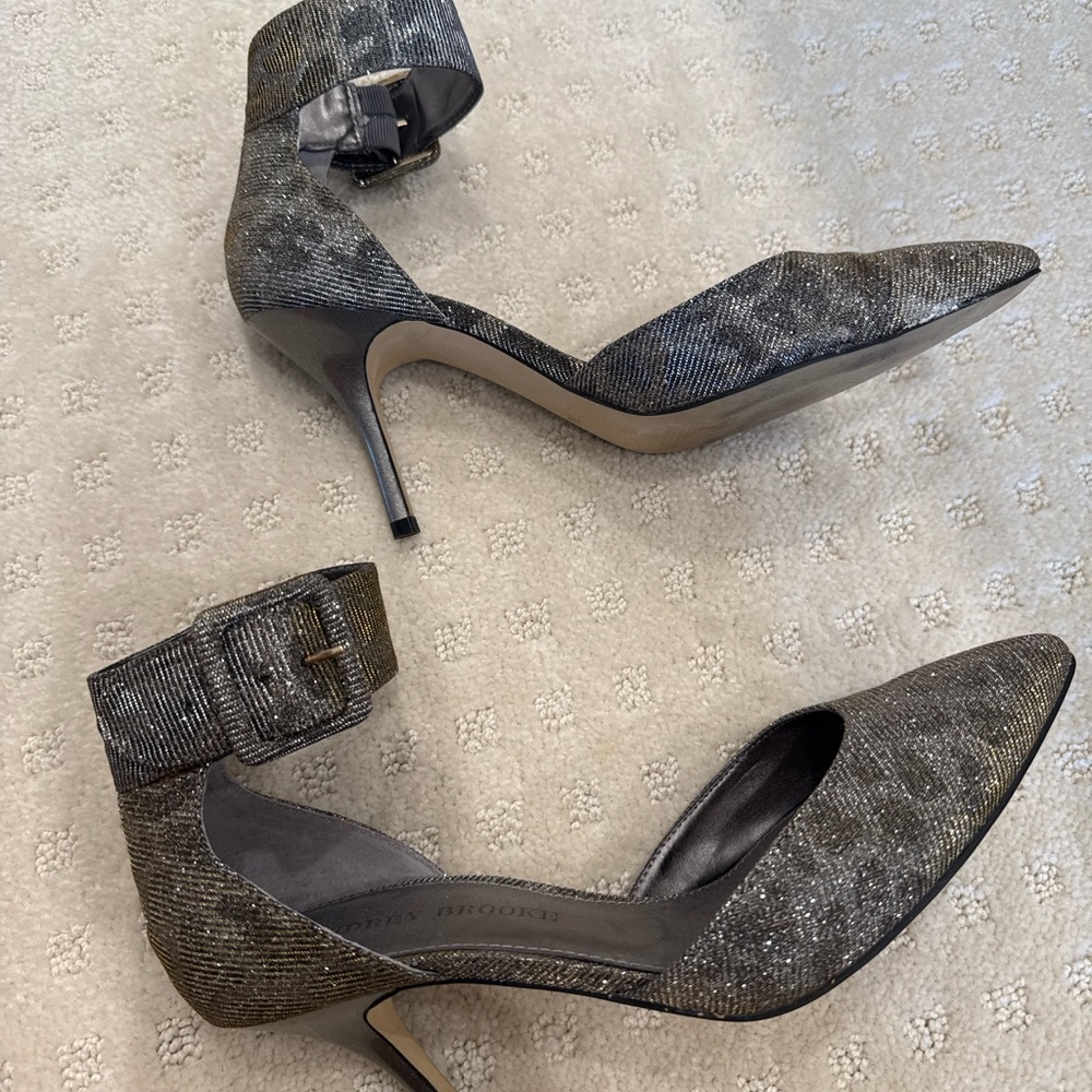Audrey Brooke Metallic Ankle Strap Pointed Toe Heels | Size 7M - Picture 4 of 7